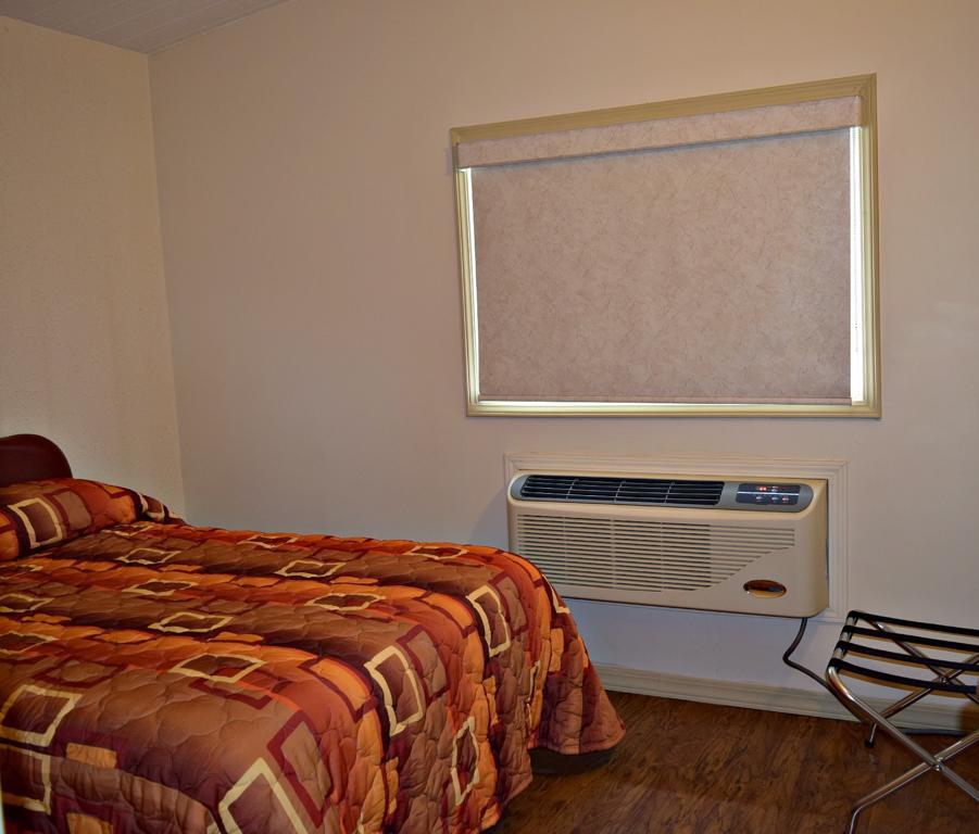 Centre Suite Inns Motel Bonnyville Room photo