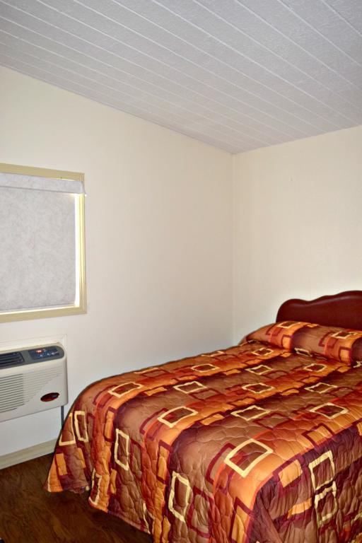 Centre Suite Inns Motel Bonnyville Exterior photo