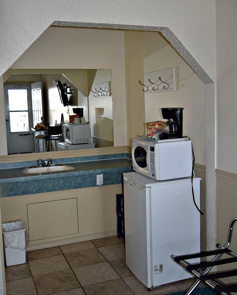 Centre Suite Inns Motel Bonnyville Exterior photo