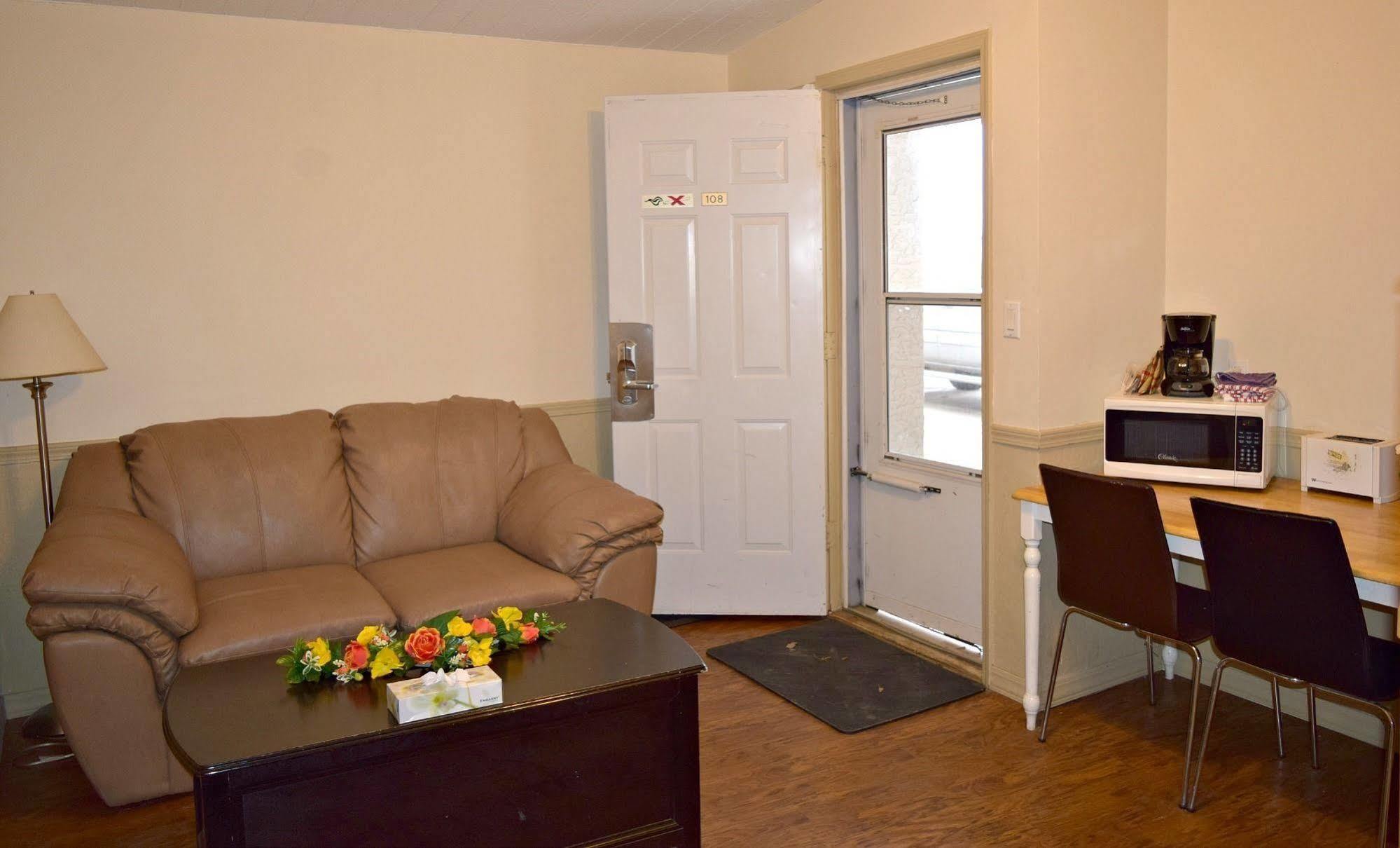 Centre Suite Inns Motel Bonnyville Exterior photo