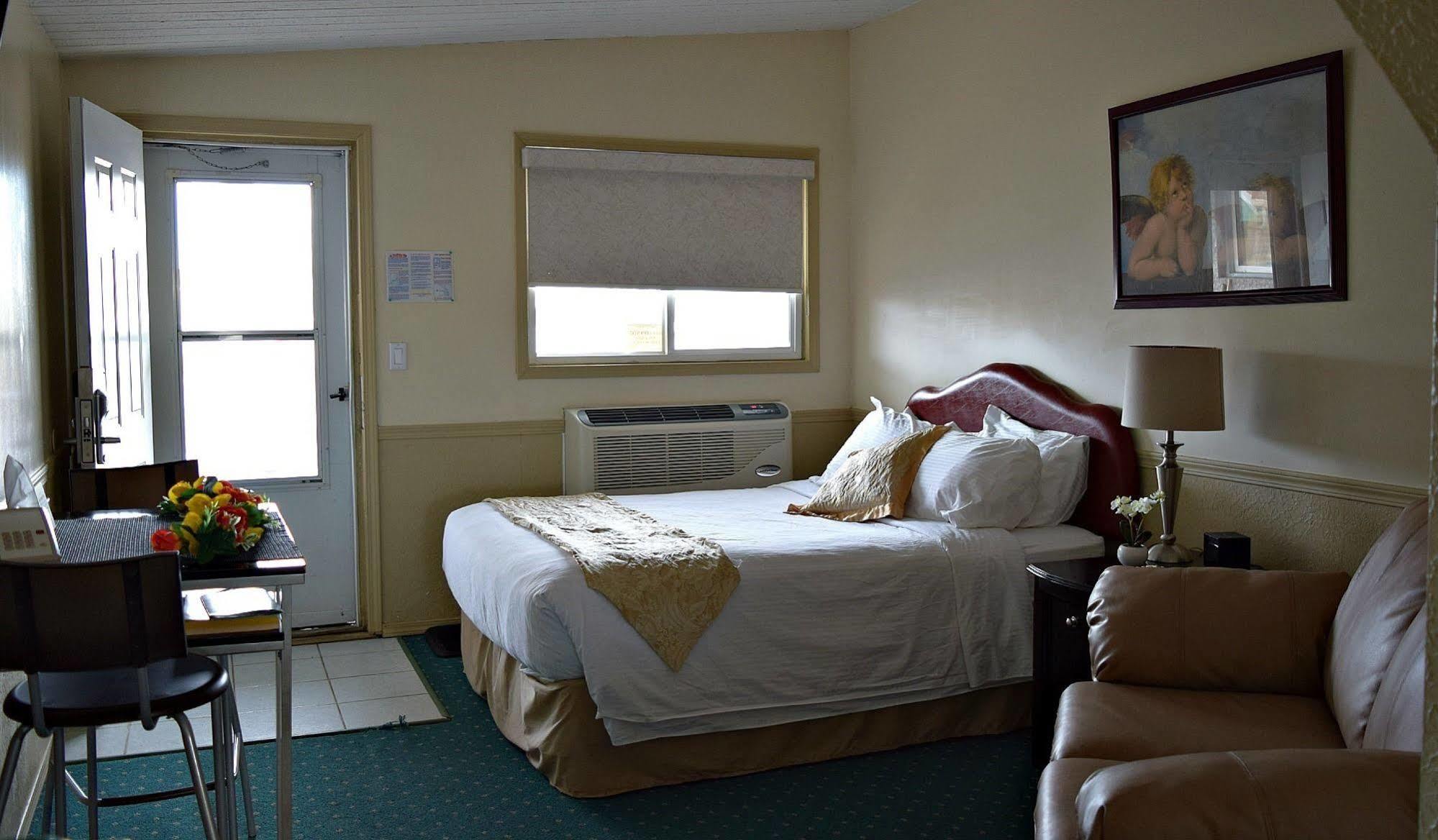 Centre Suite Inns Motel Bonnyville Exterior photo