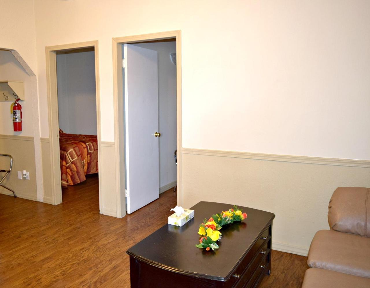 Centre Suite Inns Motel Bonnyville Exterior photo